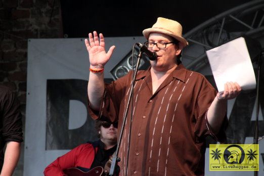 King Hammond (UK) with The Saloon Soldiers 16. This Is Ska Festival - Wasserburg, Rosslau 22. Juni 2012 (14).JPG